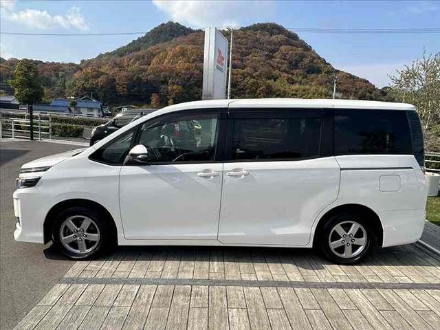 TOYOTA VOXY 2015
