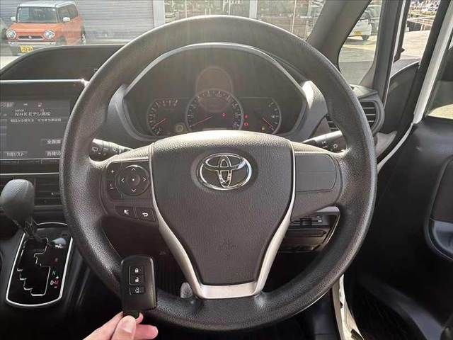 TOYOTA VOXY 2015
