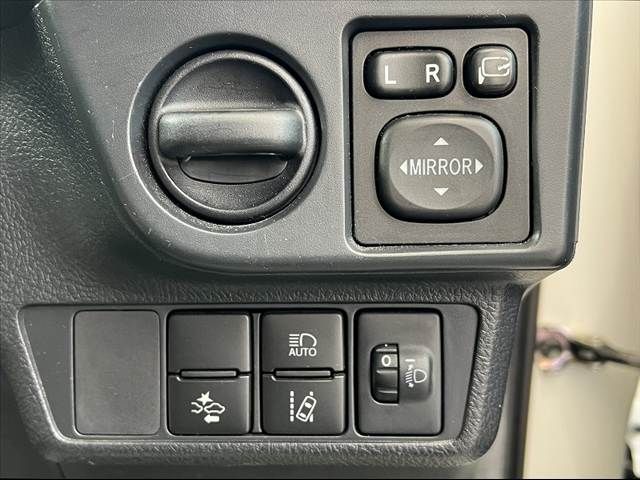 TOYOTA COROLLA FIELDER 2016