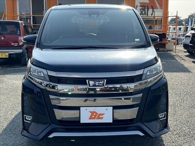 TOYOTA NOAH 2017