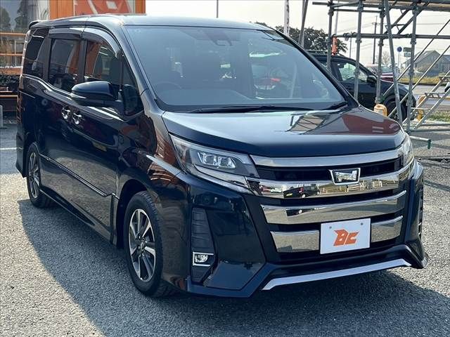 TOYOTA NOAH 2017