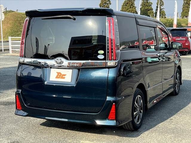 TOYOTA NOAH 2017