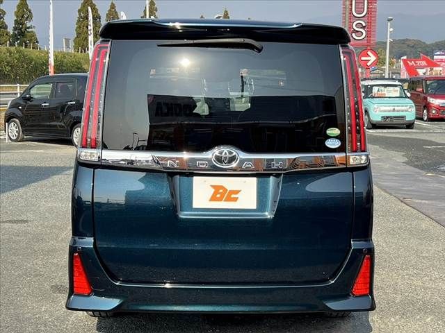 TOYOTA NOAH 2017