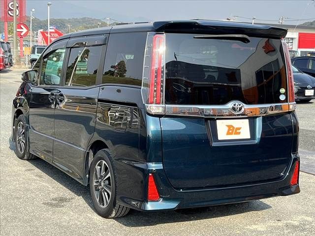 TOYOTA NOAH 2017