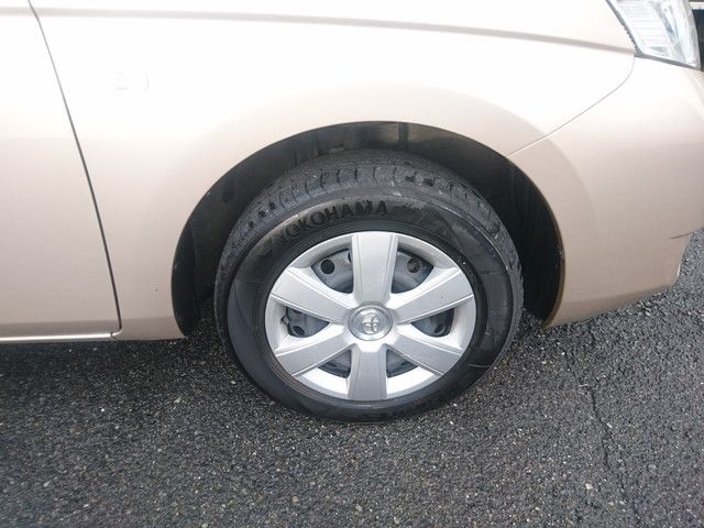 TOYOTA Isis 4WD 2004