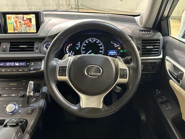 TOYOTA LEXUS CT200h 2011