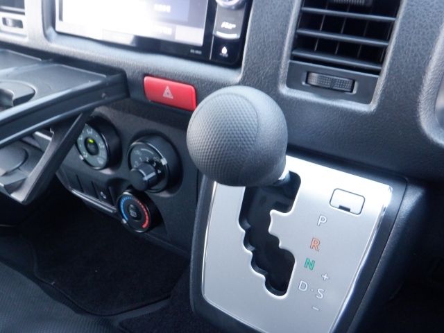 TOYOTA HIACE van 1.25t 2WD 2018