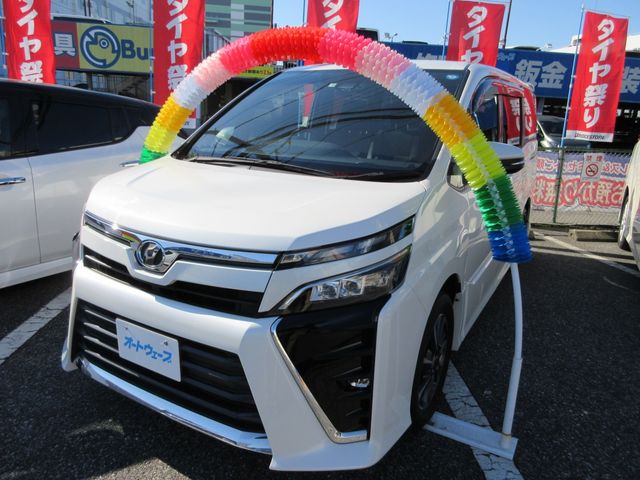 TOYOTA VOXY 2017