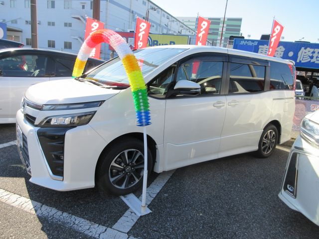 TOYOTA VOXY 2017