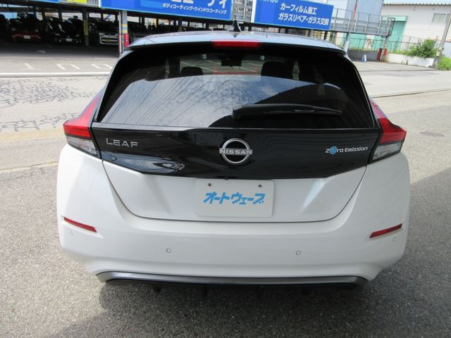 NISSAN LEAF 2022