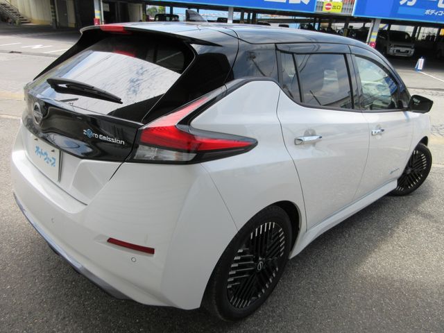 NISSAN LEAF 2022