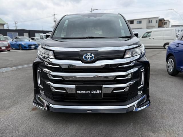 TOYOTA NOAH HYBRID 2025