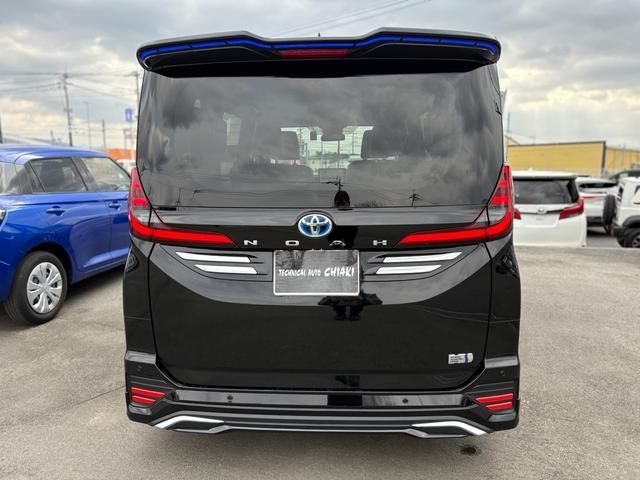 TOYOTA NOAH HYBRID 2025