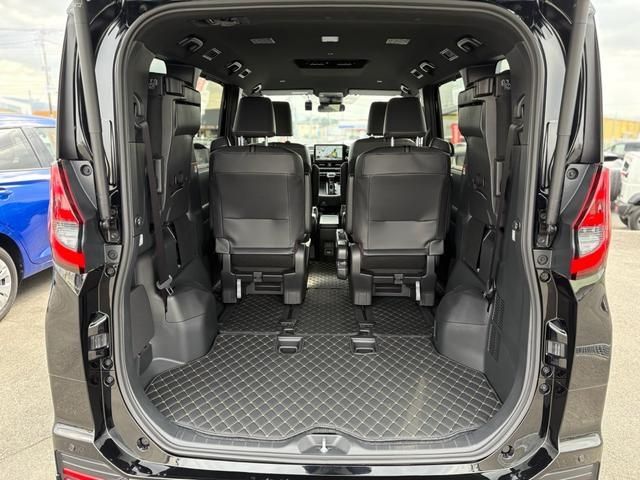 TOYOTA NOAH HYBRID 2025