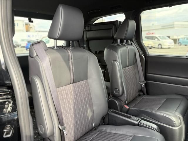 TOYOTA NOAH HYBRID 2025