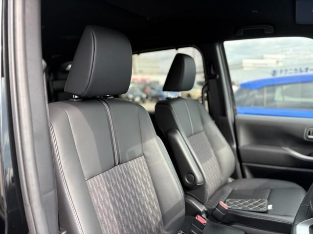 TOYOTA NOAH HYBRID 2025