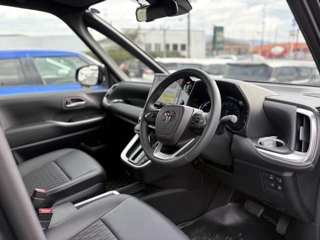 TOYOTA NOAH HYBRID 2025