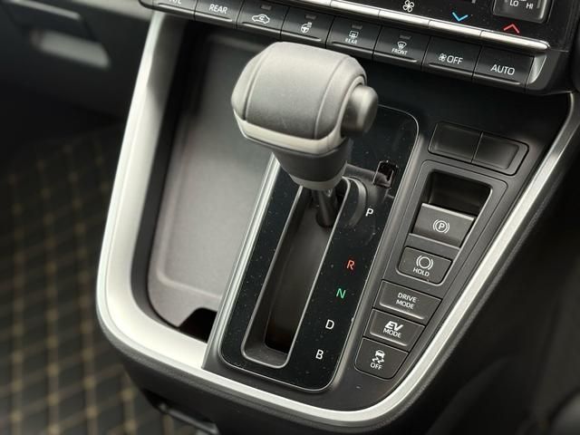 TOYOTA NOAH HYBRID 2025