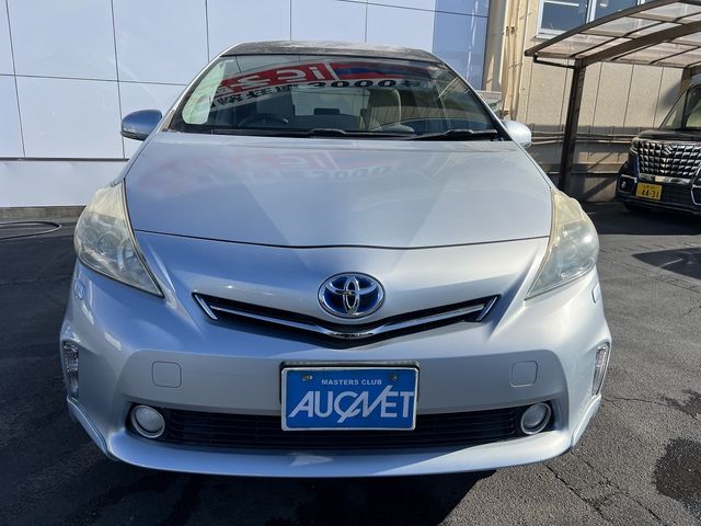 TOYOTA PRIUS Alpha 2012