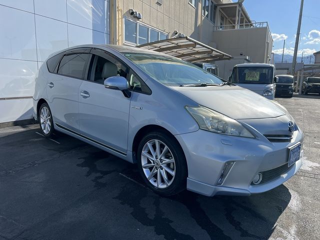 TOYOTA PRIUS Alpha 2012