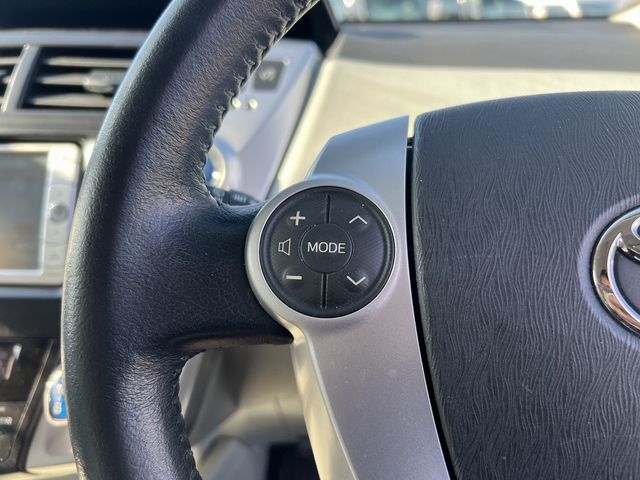 TOYOTA PRIUS Alpha 2012