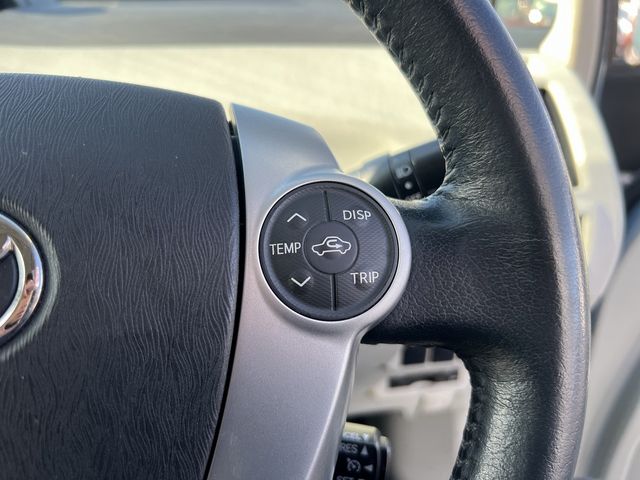 TOYOTA PRIUS Alpha 2012