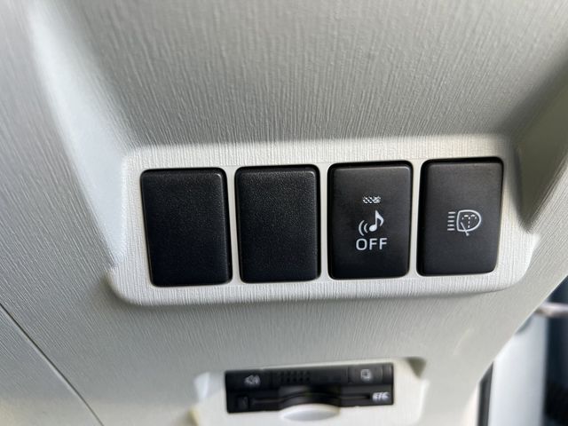 TOYOTA PRIUS Alpha 2012