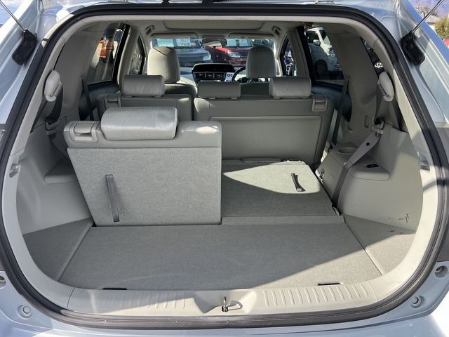 TOYOTA PRIUS Alpha 2012