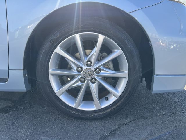 TOYOTA PRIUS Alpha 2012