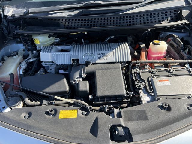 TOYOTA PRIUS Alpha 2012