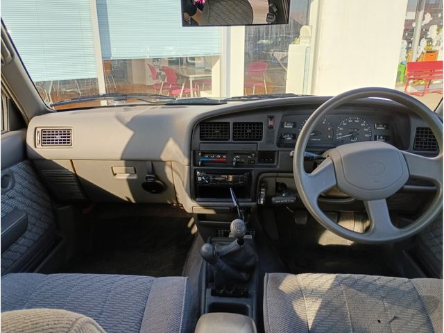 TOYOTA HILUX 4WD 1995