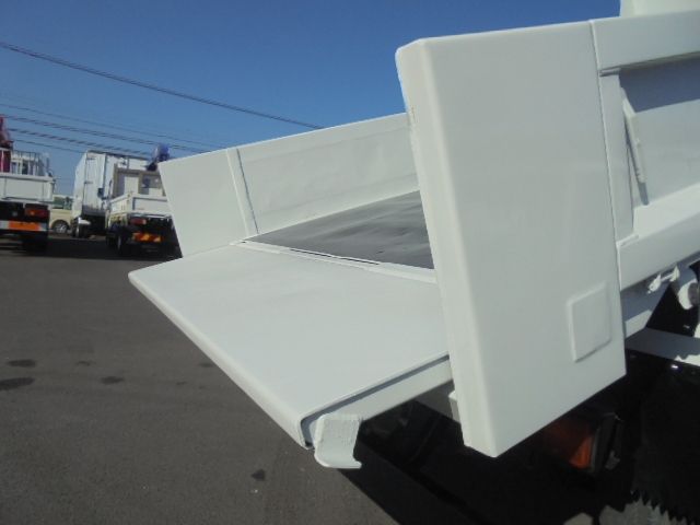 MITSUBISHI CANTER 2013