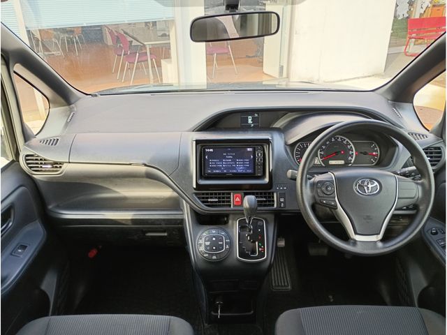 TOYOTA VOXY 2016