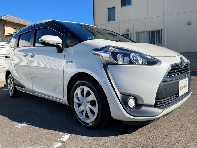 TOYOTA SIENTA HYBRID 2015