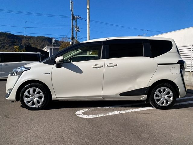 TOYOTA SIENTA HYBRID 2015