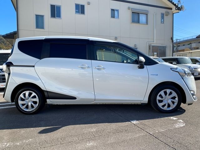 TOYOTA SIENTA HYBRID 2015