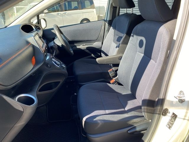 TOYOTA SIENTA HYBRID 2015