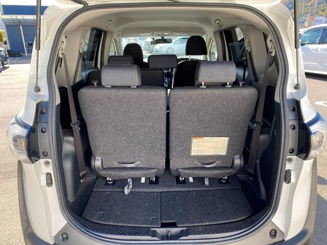 TOYOTA SIENTA HYBRID 2015