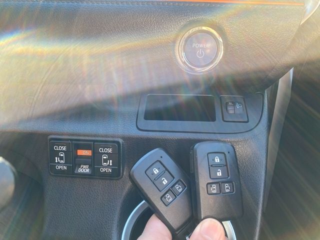 TOYOTA SIENTA HYBRID 2015