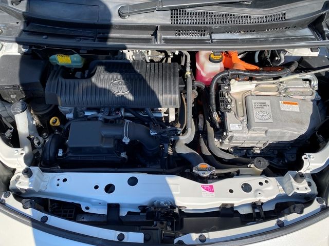 TOYOTA SIENTA HYBRID 2015