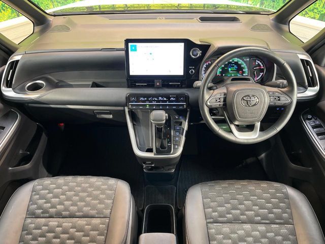 TOYOTA VOXY 4WD 2022