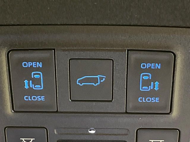 TOYOTA VOXY 4WD 2022