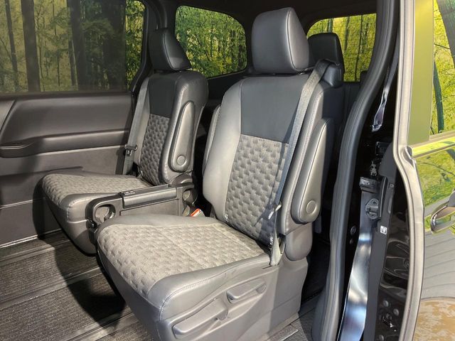 TOYOTA VOXY 4WD 2022