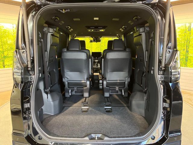 TOYOTA VOXY 4WD 2022