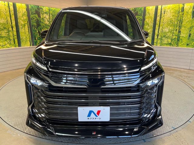 TOYOTA VOXY 4WD 2022