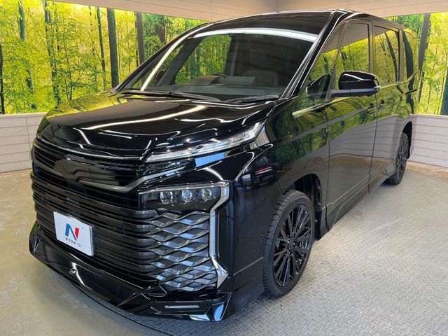 TOYOTA VOXY 4WD 2022