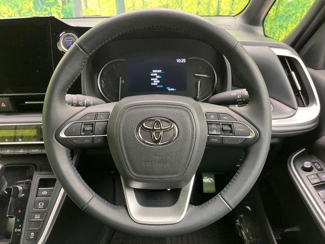 TOYOTA VOXY 2022