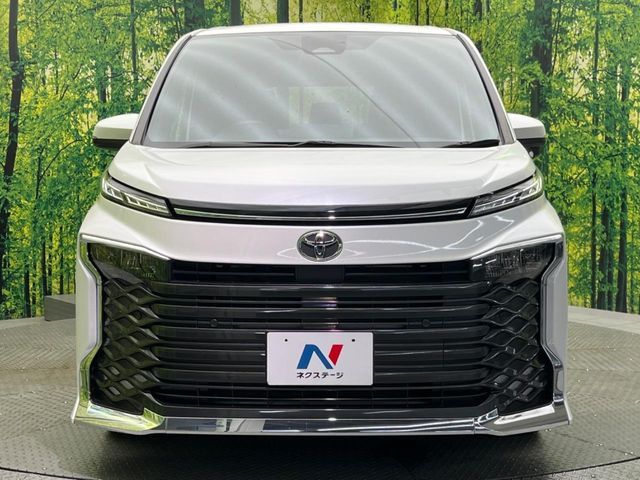 TOYOTA VOXY 2022