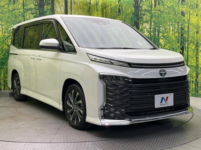 TOYOTA VOXY 2022