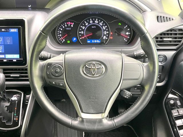TOYOTA VOXY 2019